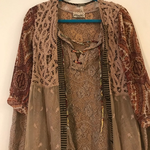 Gimmicks laced up lace top - Picture 5 of 8